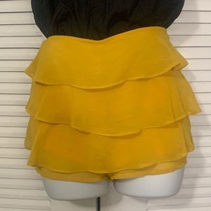 Brand new Gianni Bini ruffle shorts/skort